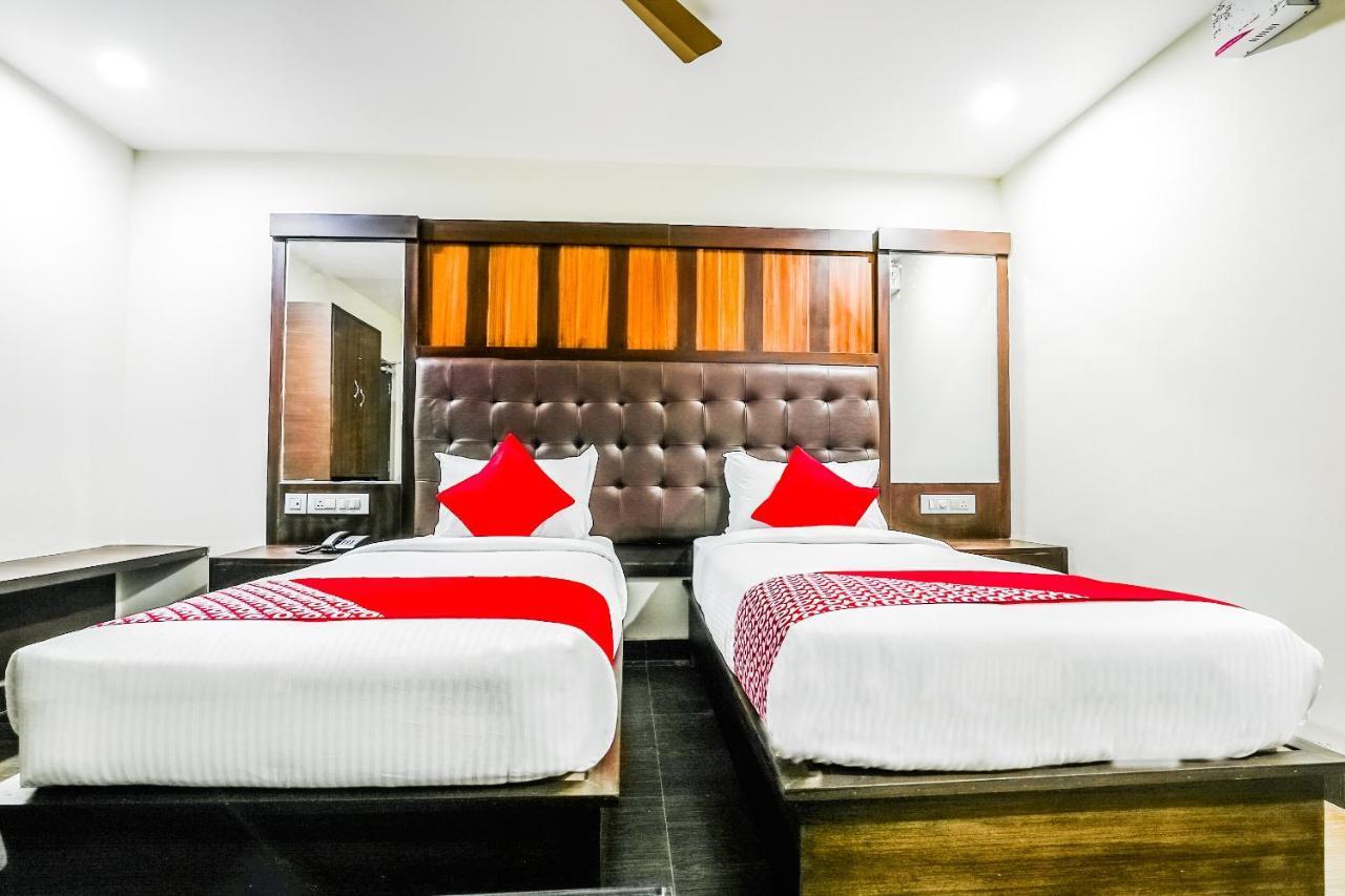 Oyo 16155 Hotel Dcm Grand Vijayawāda エクステリア 写真
