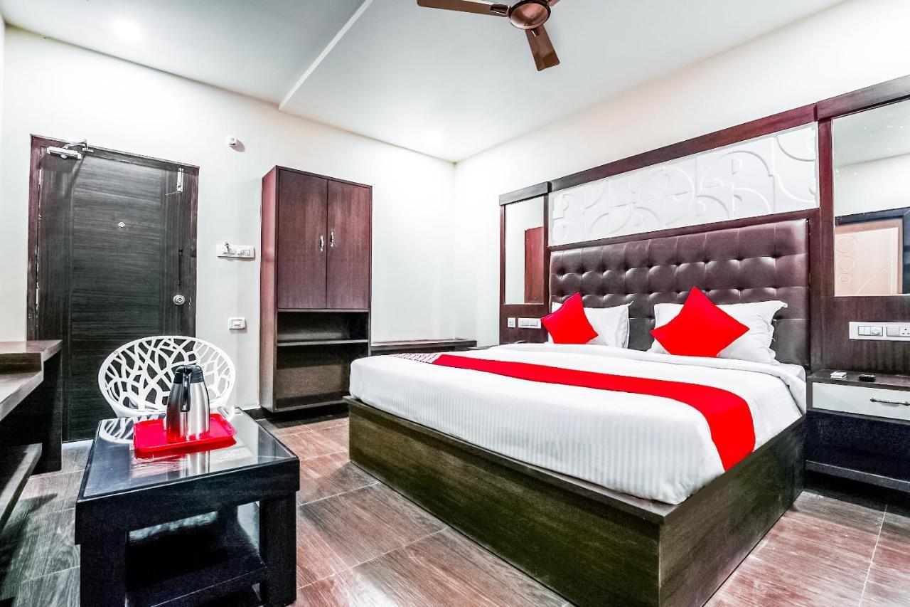 Oyo 16155 Hotel Dcm Grand Vijayawāda エクステリア 写真
