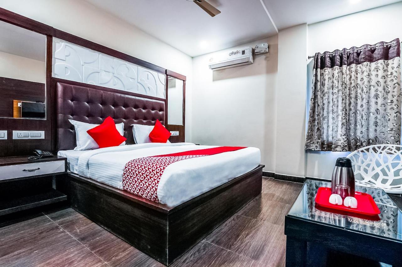 Oyo 16155 Hotel Dcm Grand Vijayawāda エクステリア 写真