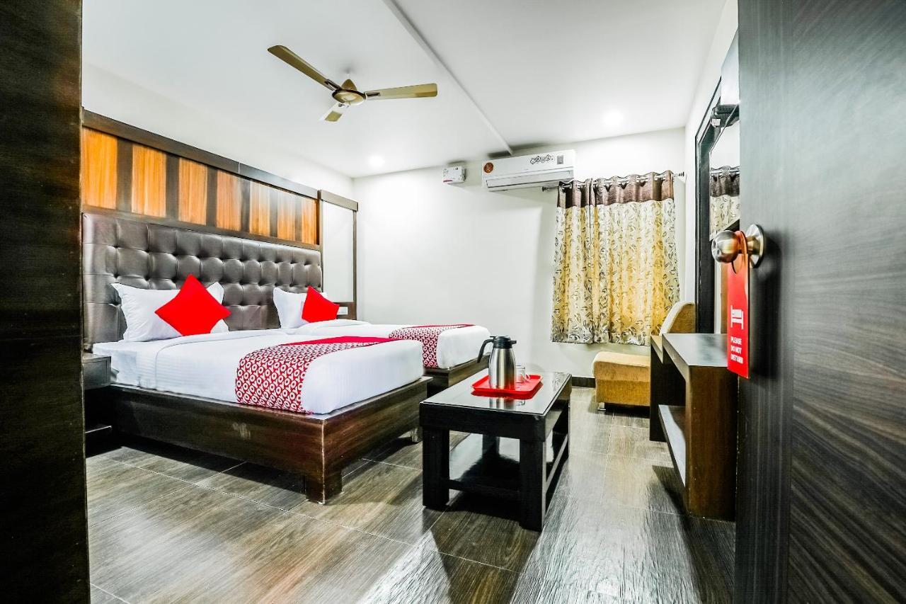 Oyo 16155 Hotel Dcm Grand Vijayawāda エクステリア 写真