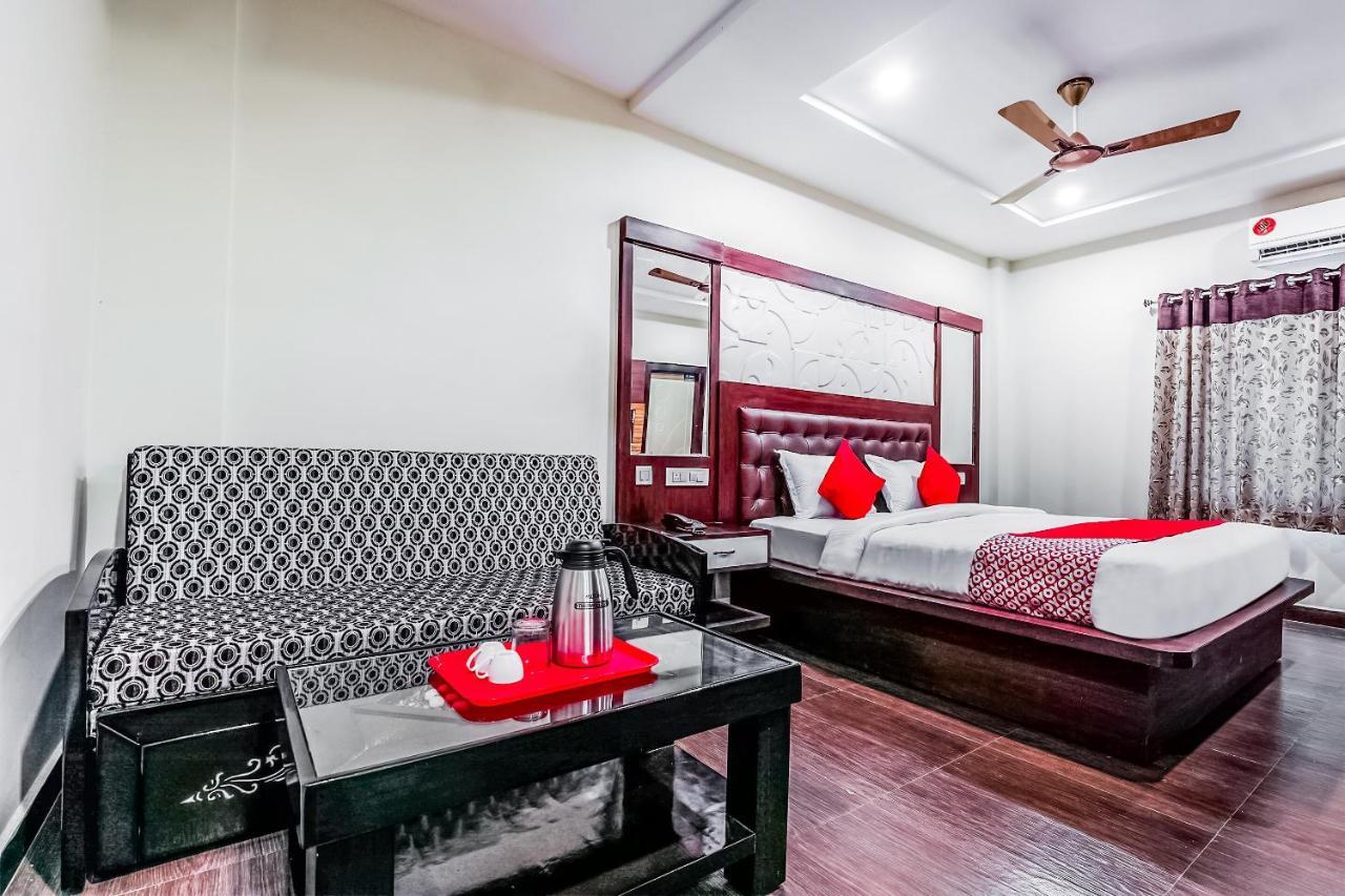 Oyo 16155 Hotel Dcm Grand Vijayawāda エクステリア 写真