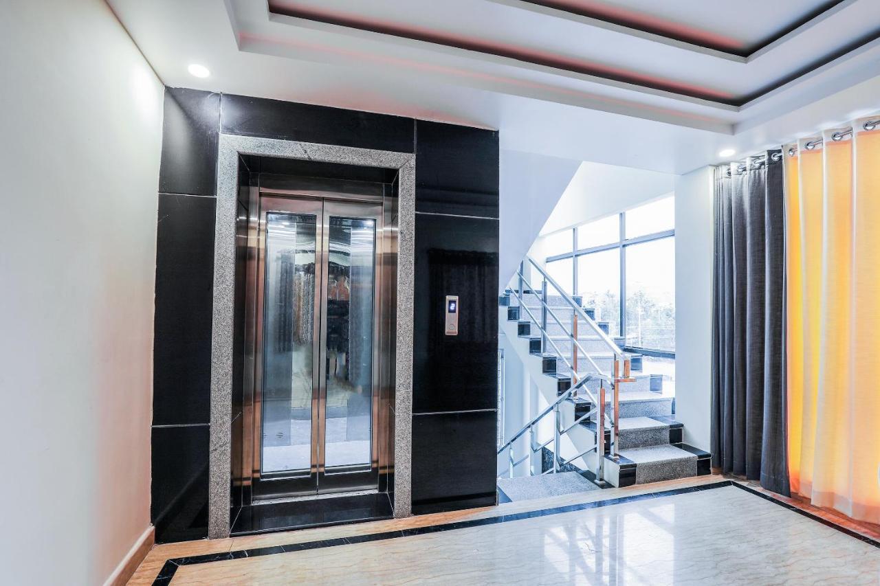 Oyo 16155 Hotel Dcm Grand Vijayawāda エクステリア 写真