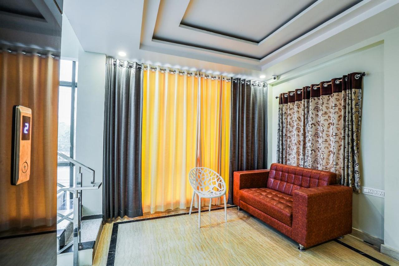 Oyo 16155 Hotel Dcm Grand Vijayawāda エクステリア 写真
