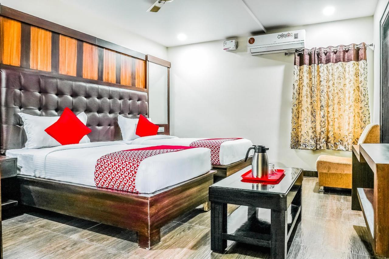 Oyo 16155 Hotel Dcm Grand Vijayawāda エクステリア 写真