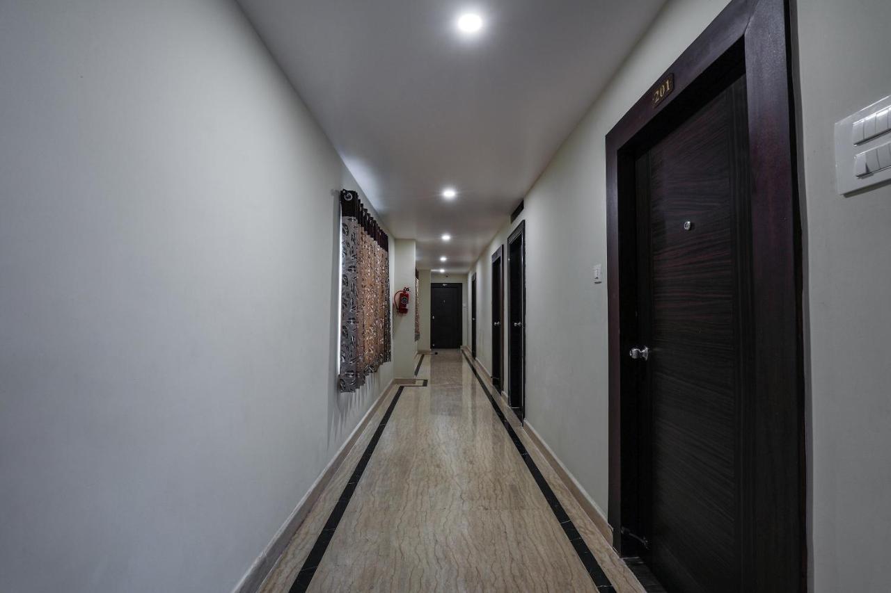 Oyo 16155 Hotel Dcm Grand Vijayawāda エクステリア 写真