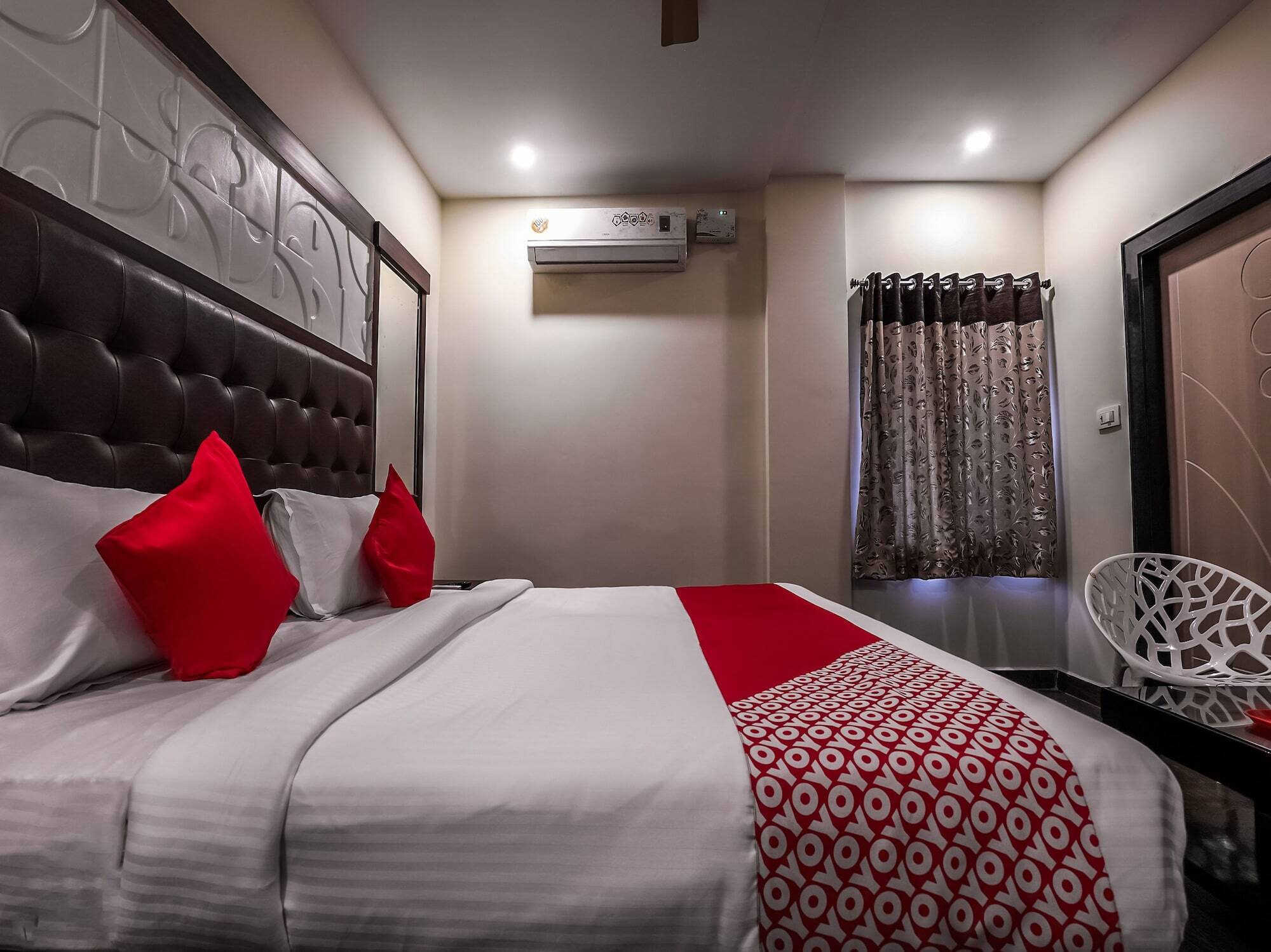 Oyo 16155 Hotel Dcm Grand Vijayawāda エクステリア 写真